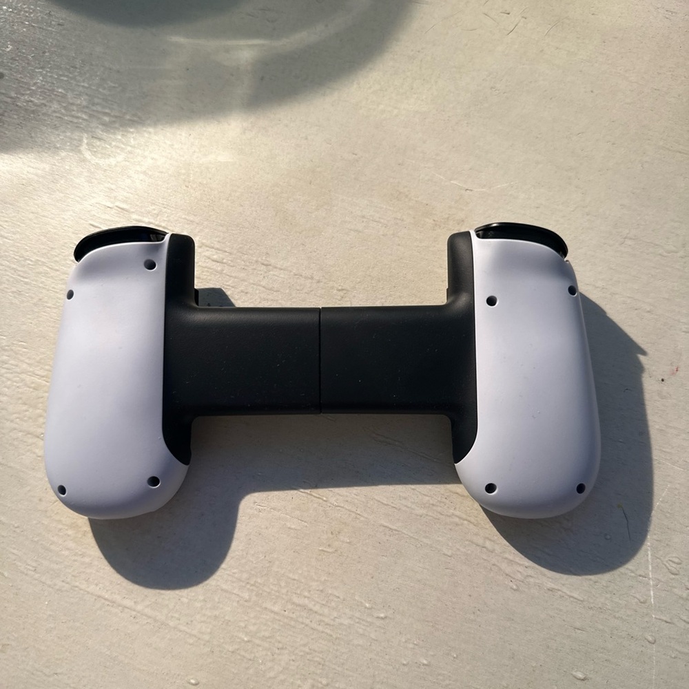 PS5 Backbone Controller - Picture 2 of 2